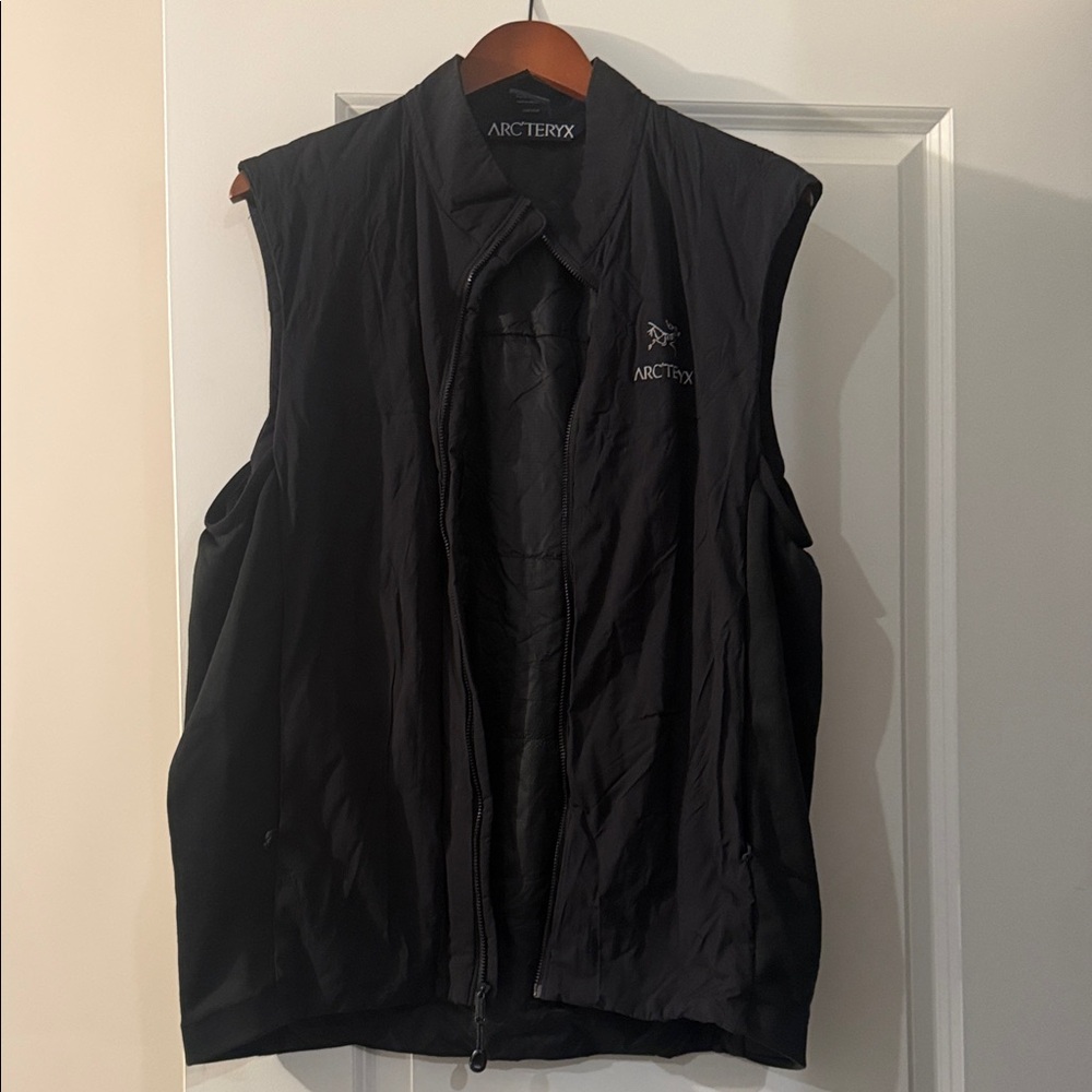 Arc'teryx Men's Dark Gray Vest